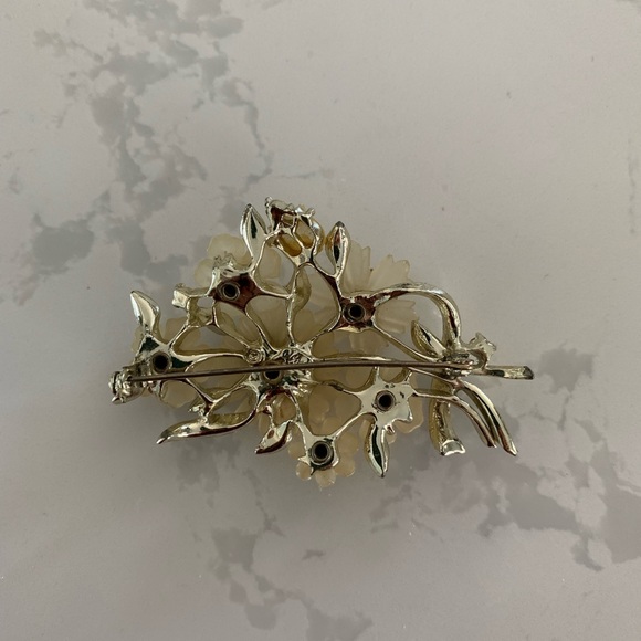 Vintage flower brooch - Picture 3 of 3